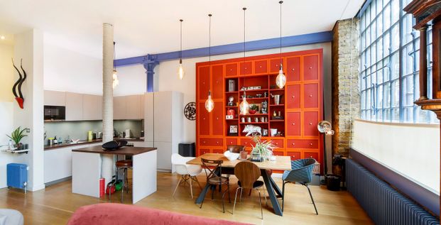 Stunning warehouse conversion boasting a fantastic internal specification and a great location adjacent to trendy Bermondsey Street and London Bridge station. - Photo 1