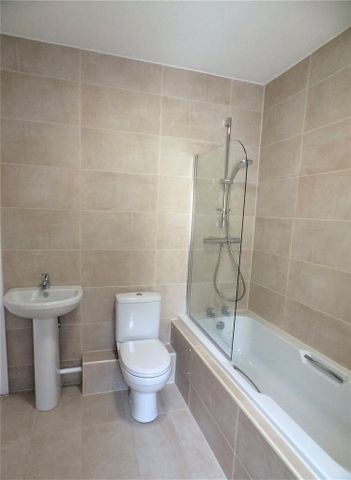 3 bedroom detached house to rent - Photo 4
