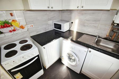 3 bedroom terraced house to rent - Photo 5