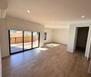Brand New Luxury Living in the Heart of Mount Evelyn - Photo 4