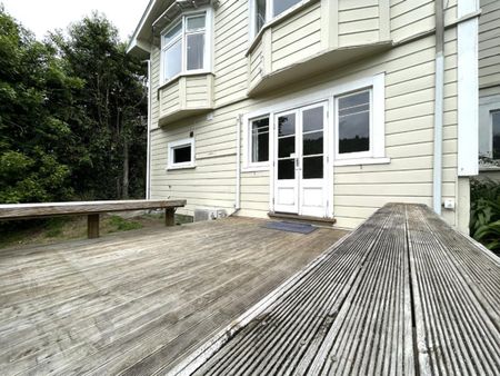 Freshly Renovated 1-Bedroom Unit close to town - Photo 2