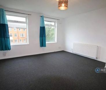3 bedroom flat to rent - Photo 2