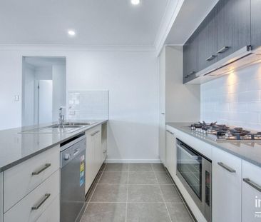 BEAUTIFUL HOUSE TO IMPRESS! - Photo 3