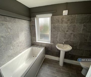 3 bedroom terraced house to rent - Photo 6