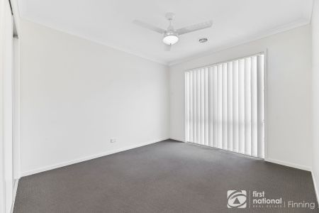 Family Home in Cascades - Convenient Location Opposite Scenic Wetlands - Photo 4