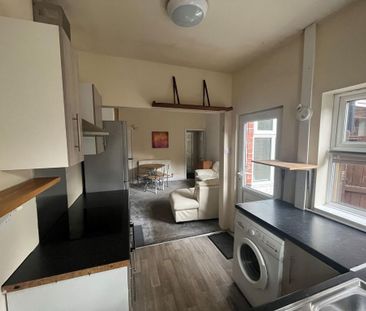 4 bedroom terraced house to rent - Photo 2