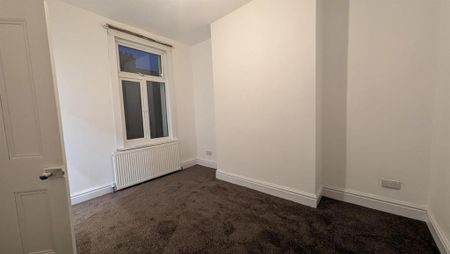 4 bedroom terraced house to rent - Photo 2