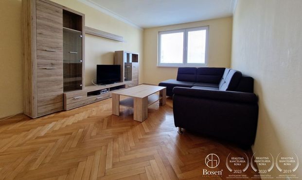 BOSEN | 2-izbový byt na prenájom, A. Kubinu, Trnava, 62 m2 - Photo 1