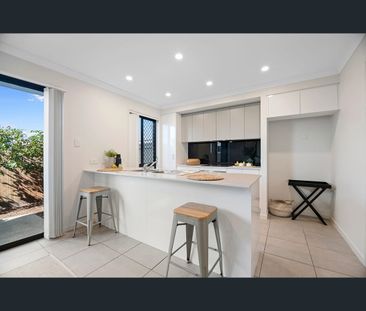 1/4 Angela Way, Pimpama, Qld 4209 - Photo 2