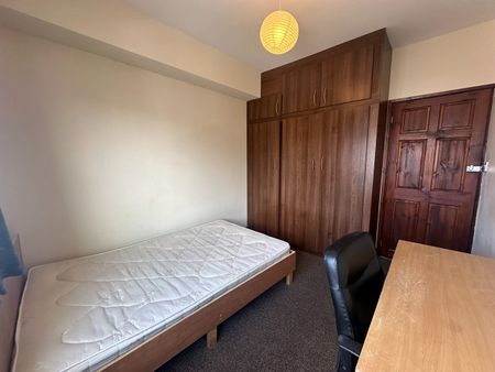 4 Bed Semi-Detached House, Bonnington Road, LE2 - Photo 3