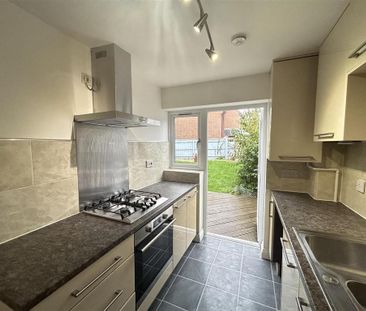 3 bedroom semi-detached house to rent - Photo 6