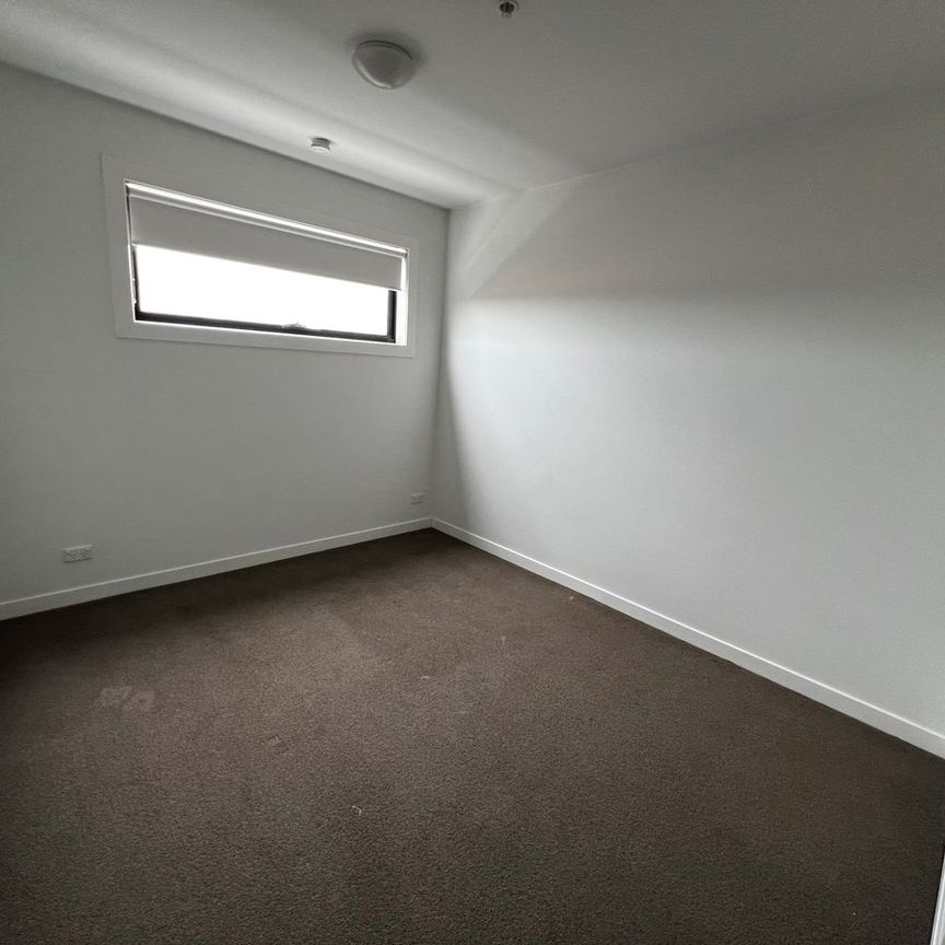 Classic 2Br Apartment in West Footscray! - Photo 1