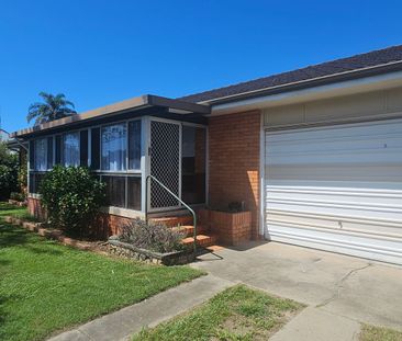 Air Conditioned Family Home - Photo 4