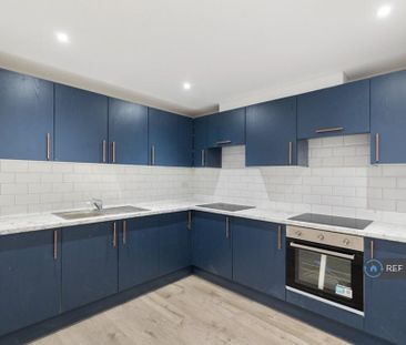 3 bedroom flat to rent - Photo 6