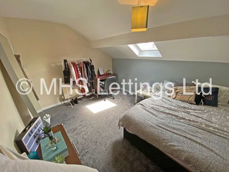 4 Bedroom Mid Terraced House for rent in Ashville Avenue - Photo 3