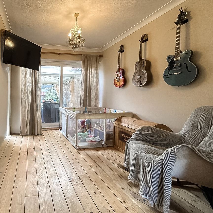 Burnside, CM21, Sawbridgeworth - Photo 1