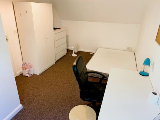 room 5 - Photo 1
