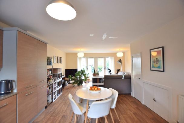 September Courtyard, The Staiths, Gateshead, NE8 - Photo 1