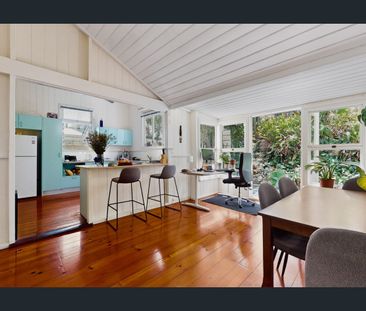 Charming Character Home in the Heart of Paddington! - Photo 3