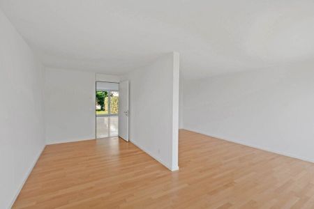 Living in a beautiful, ideally located local recreational area - Photo 2