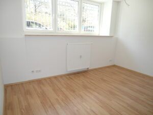 Leißnerstr. 24, Wohnung 1 ~~~ Einbauküche vom Vormieter gegen Entgelt möglich, Rollstuhlgerecht, sep. Gartenanteil mit Terrasse, Bad mit großer ebenerdiger Dusche, Gäste-WC - Photo 3