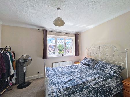 Wild Herons, Hook, RG27 - Photo 4