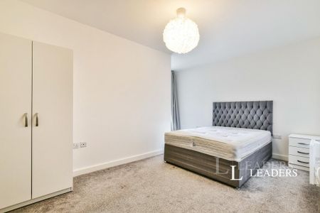 2 bedroom flat to rent - Photo 4