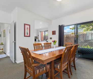 In the heart of Cheltenham! - Photo 6