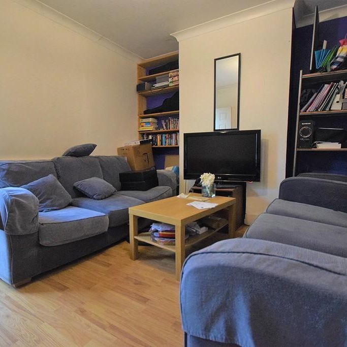 4 bedroom semi-detached house to rent - Photo 1