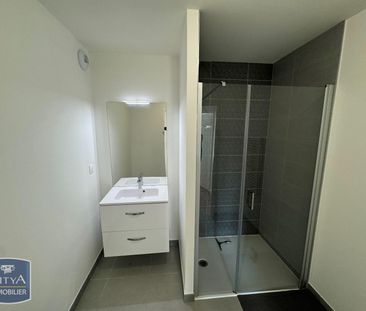 Location Appartement 4 pièces 81m² ST BENOIT 86280 - Photo 3