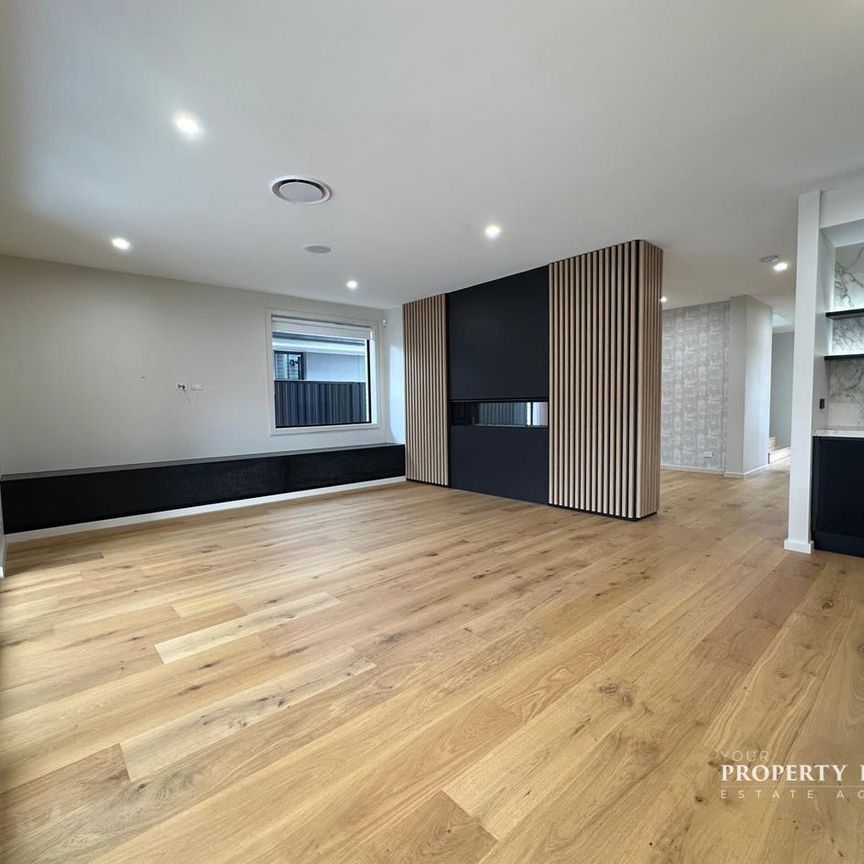 Stunning Ex-Display Home for Lease - Photo 1