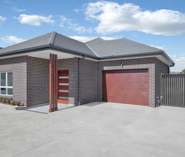 RARE OFFERING - WHEELCHAIR FRIENDLY TOWNHOUSE - Photo 4