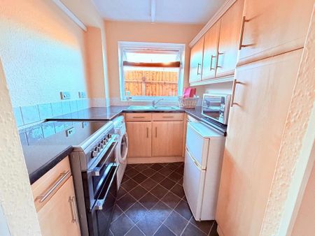 2 bedroom maisonette to rent - Photo 5