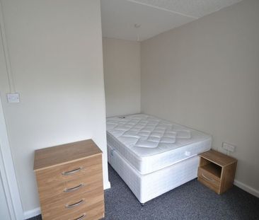 Room in a Shared House, Manchester, M7 - Photo 5