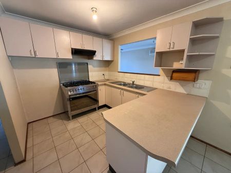 “QUIET STREET, PERFECT FOR FAMILIES” - Photo 4