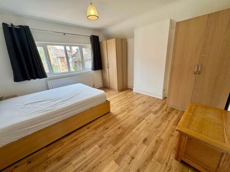 4 bedroom detached house to rent - Photo 4