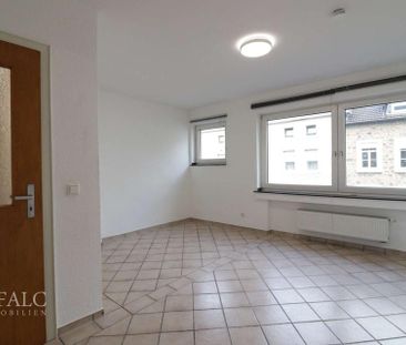 Helle 2-Zimmer-Wohnung mit Balkon, Küche und Keller – ideal für Sin... - Foto 1