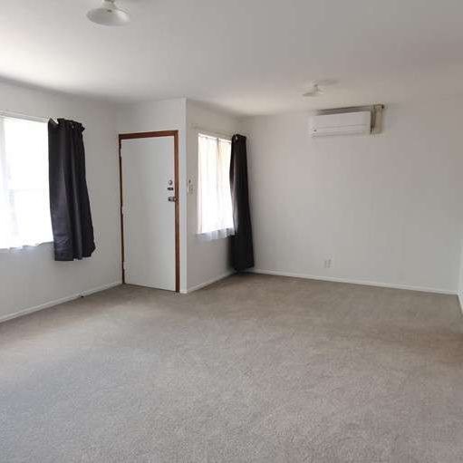 2 Bedroom unit zoned for MAGS/Gladstone - Photo 1