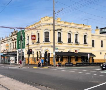 Top-Floor Spacious Apartment in Prime Richmond Location with small ... - Photo 4