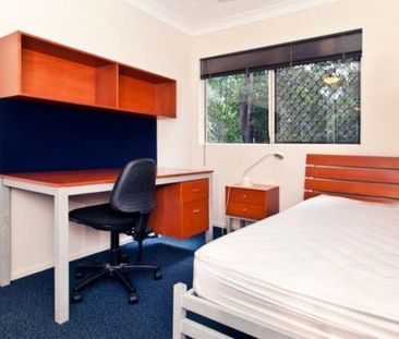 Shared - Student Accommodation Room Available - Photo 1