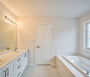 For Lease - 11 dawn blossom Drive, Georgina, Ontario - Photo 4