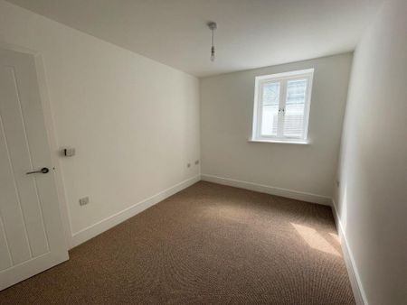 3 bedroom flat to rent - Photo 4