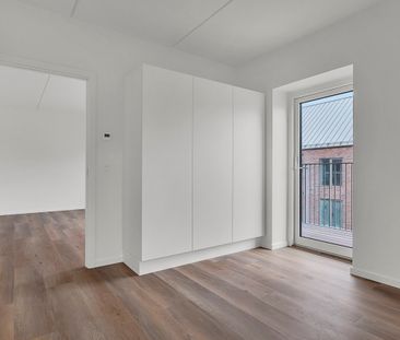 Moderne 4-værelses lejlighed med altan og udsigt i Nørresundby - Photo 5