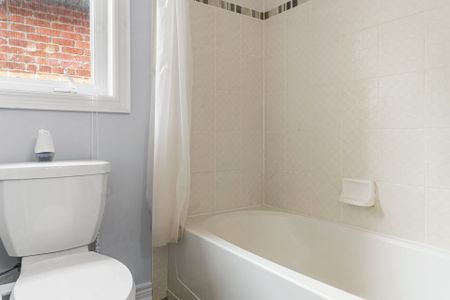 For Lease - 22 Gainsford Road, Brampton, Ontario - Photo 4