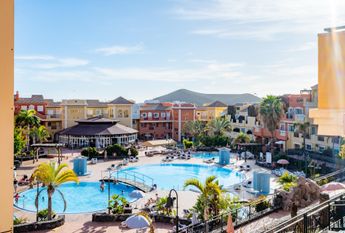 Apartamento con terraza y vistas en Los Cristianos – 0067-04600