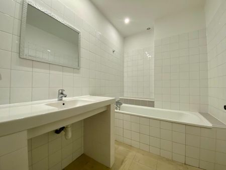 Location Appartement 3 pièces 81m² AVIGNON 84000 - Photo 2