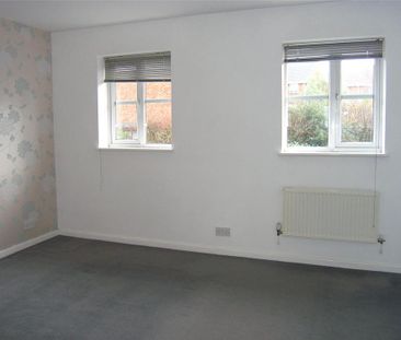 2 bedroom end of terrace house to rent - Photo 3