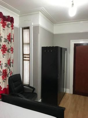 Room in a Shared House, Gartmore Road, IG3 - Photo 1