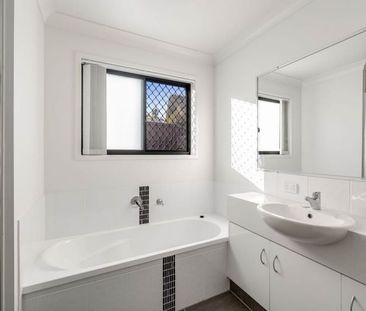 2/15 John St East Toowoomba - Photo 1