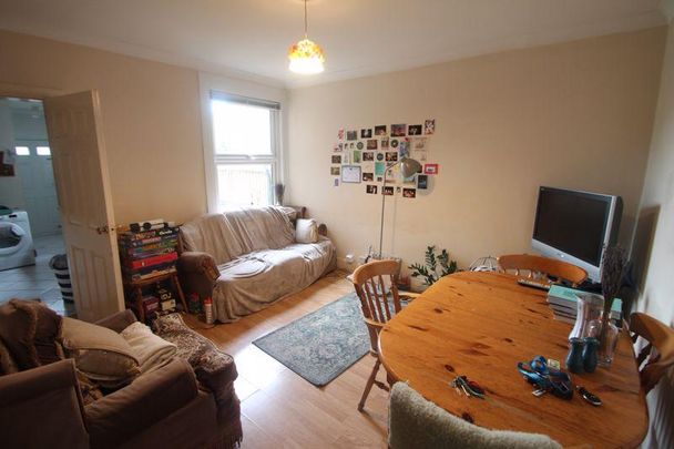 4 bedroom semi-detached house to rent - Photo 1